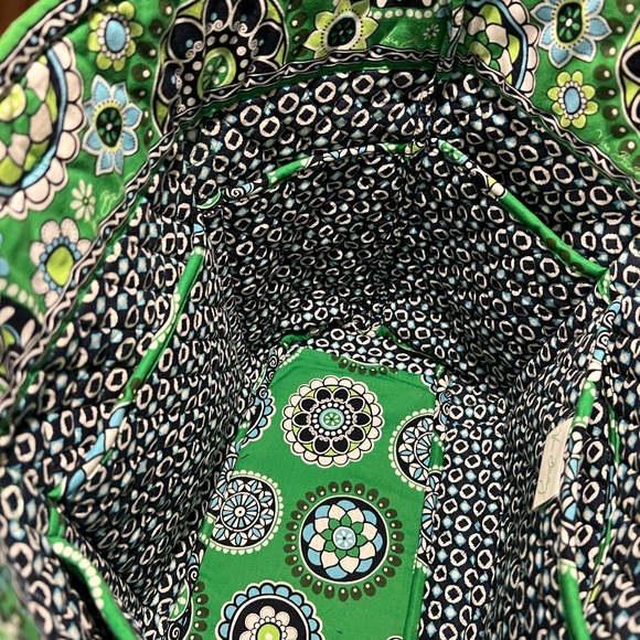 Vera Bradley green cupcake shoulder tote bag. - Picture 3 of 8